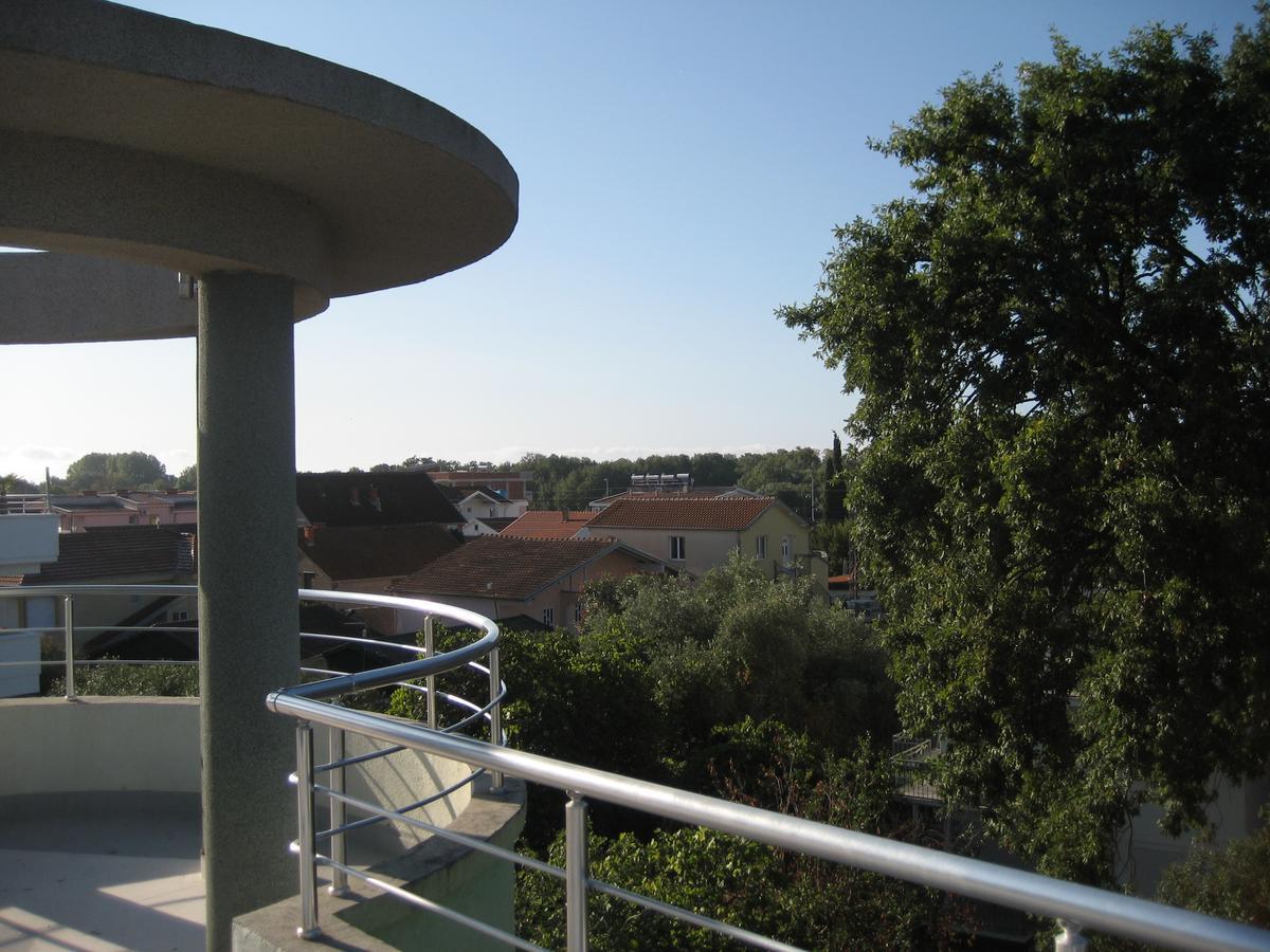 Guest House Vila Mimoza อุลซิน ภายนอก รูปภาพ